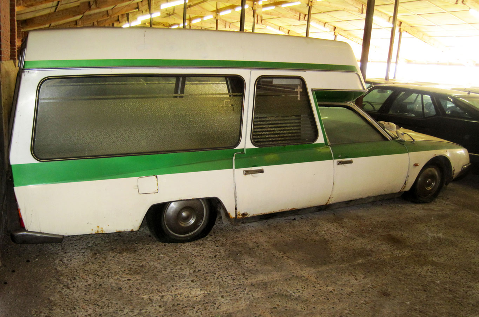 Incredible hoard of 148 Citroën CX barn-finds up for sale