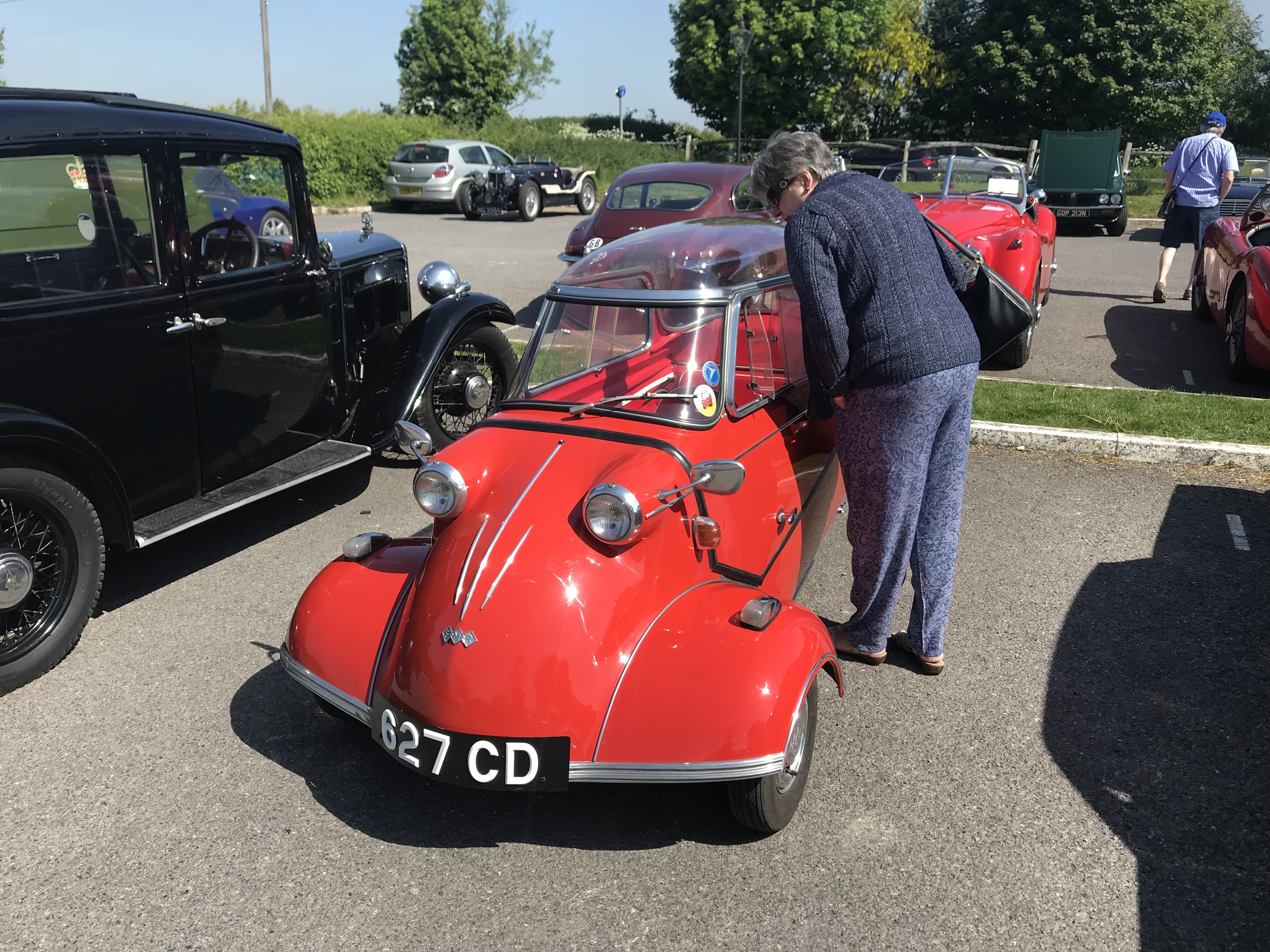 Dozens of classics scale Botley Hill – Classic & Sports Car