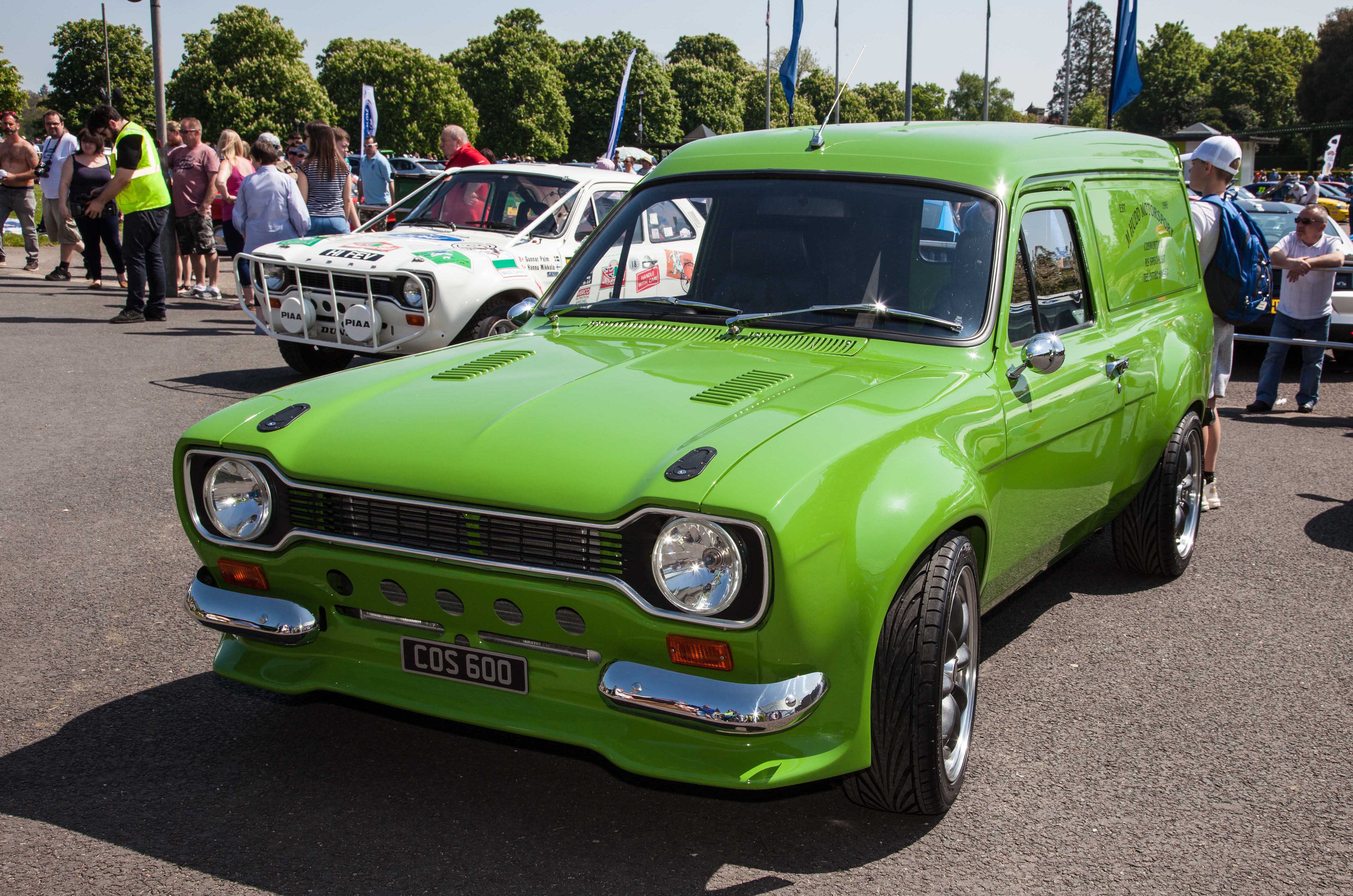 Classic & Sports Car – Beaulieu's biggest-ever Simply Ford