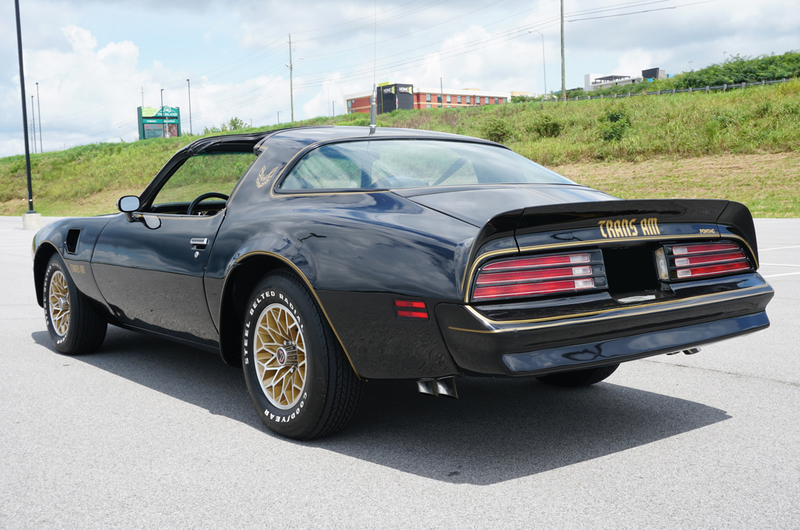 Classic & Sports Car – Burt Reynolds' cars will be auctioned next Saturday