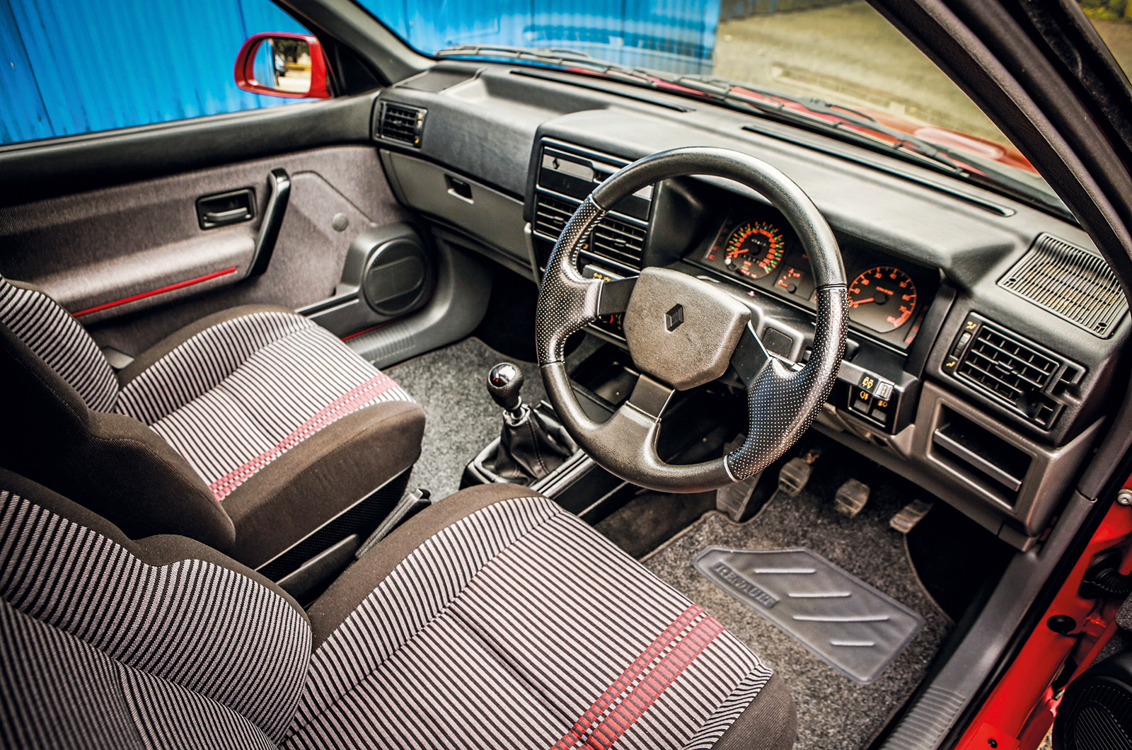 Classic & Sports Car – Ford Escort vs the world!