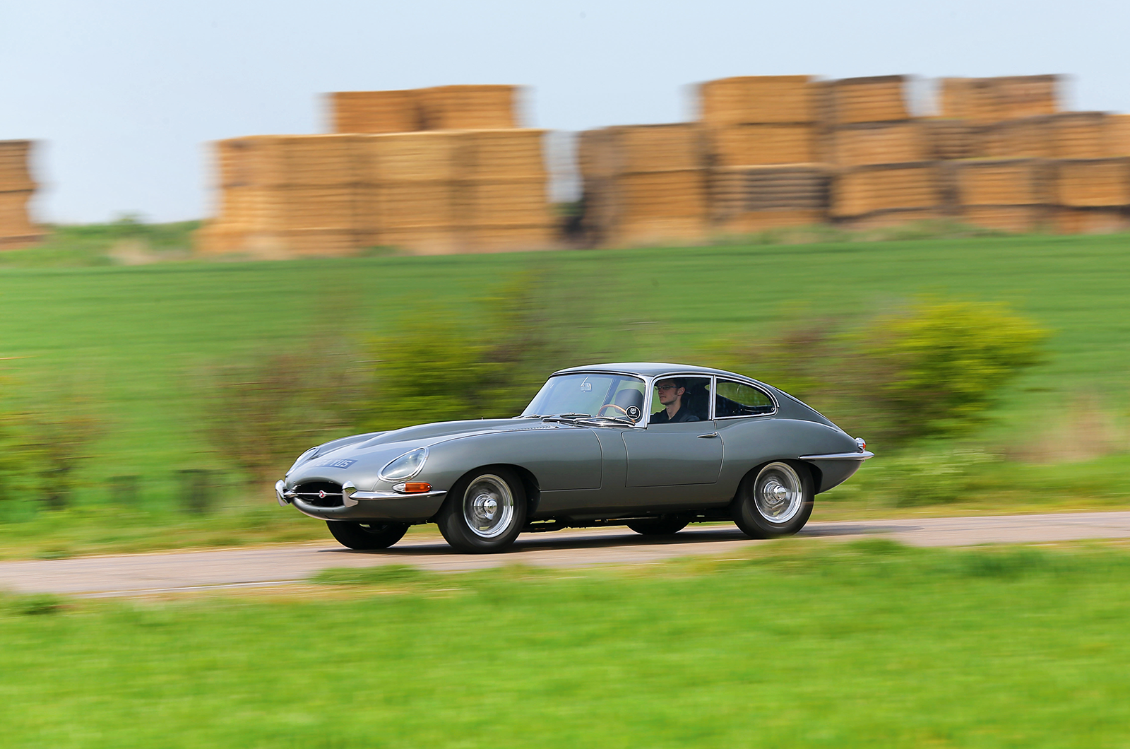Chevrolet Corvette Sting Ray vs Jaguar E-type vs Toyota 2000GT