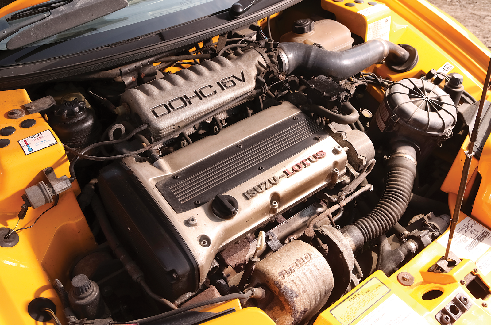 Classic & Sports Car – Daring to be different: Lotus Elan M100 vs BMW Z1