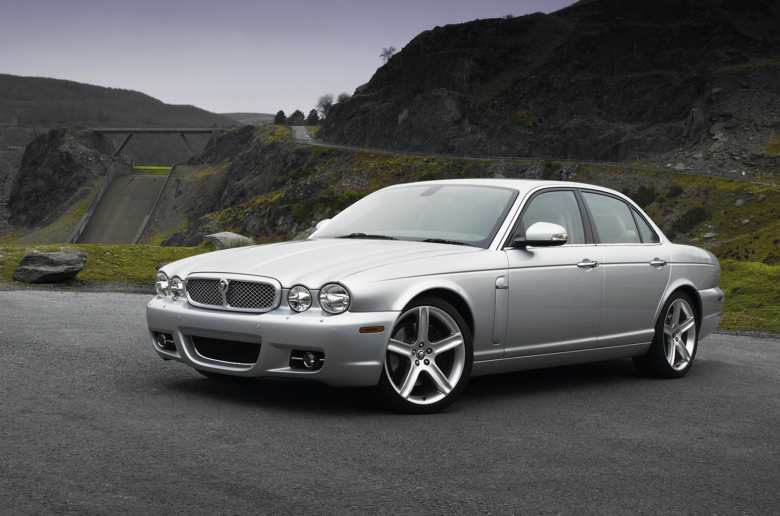 Classic & Sports Car – Why the Jaguar XJ is the world’s best saloon car