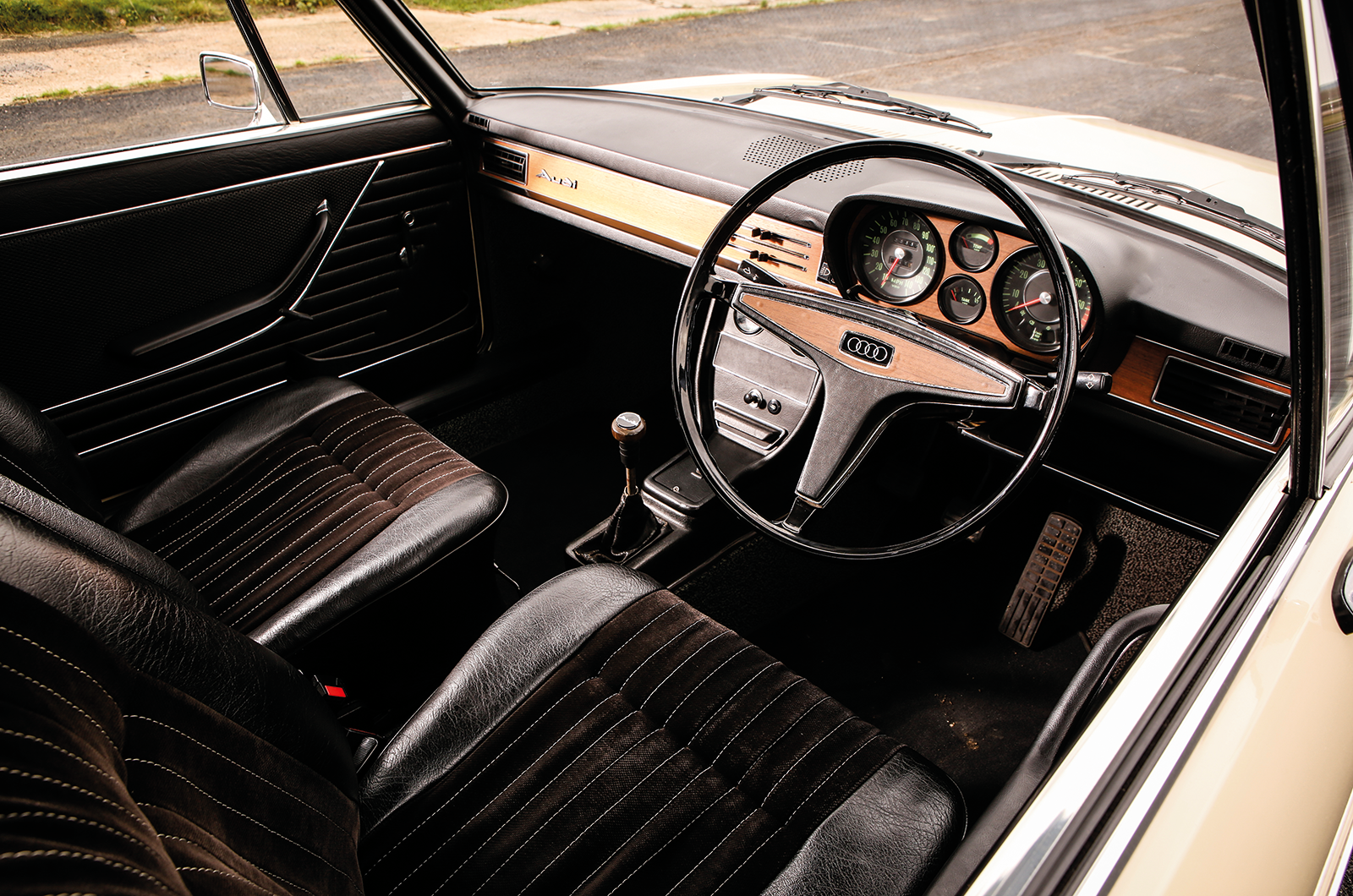 Classic & Sports Car – Is the NSU Ro80 the greatest saloon ever made? NSU Ro80 vs Audi 100 vs Citroen DS23 vs Rover 3.5 Litre vs BMW 2000 vs Mercedes-Benz 230/4