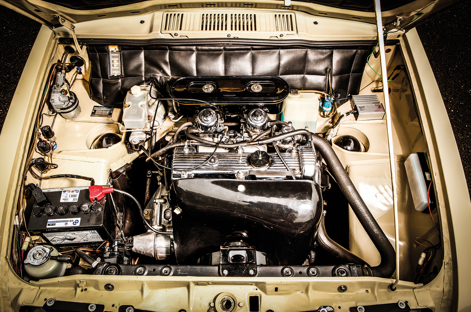 Classic & Sports Car – Avant-garde for the masses: Citroën GS Pallas vs Vanden Plas 1.7