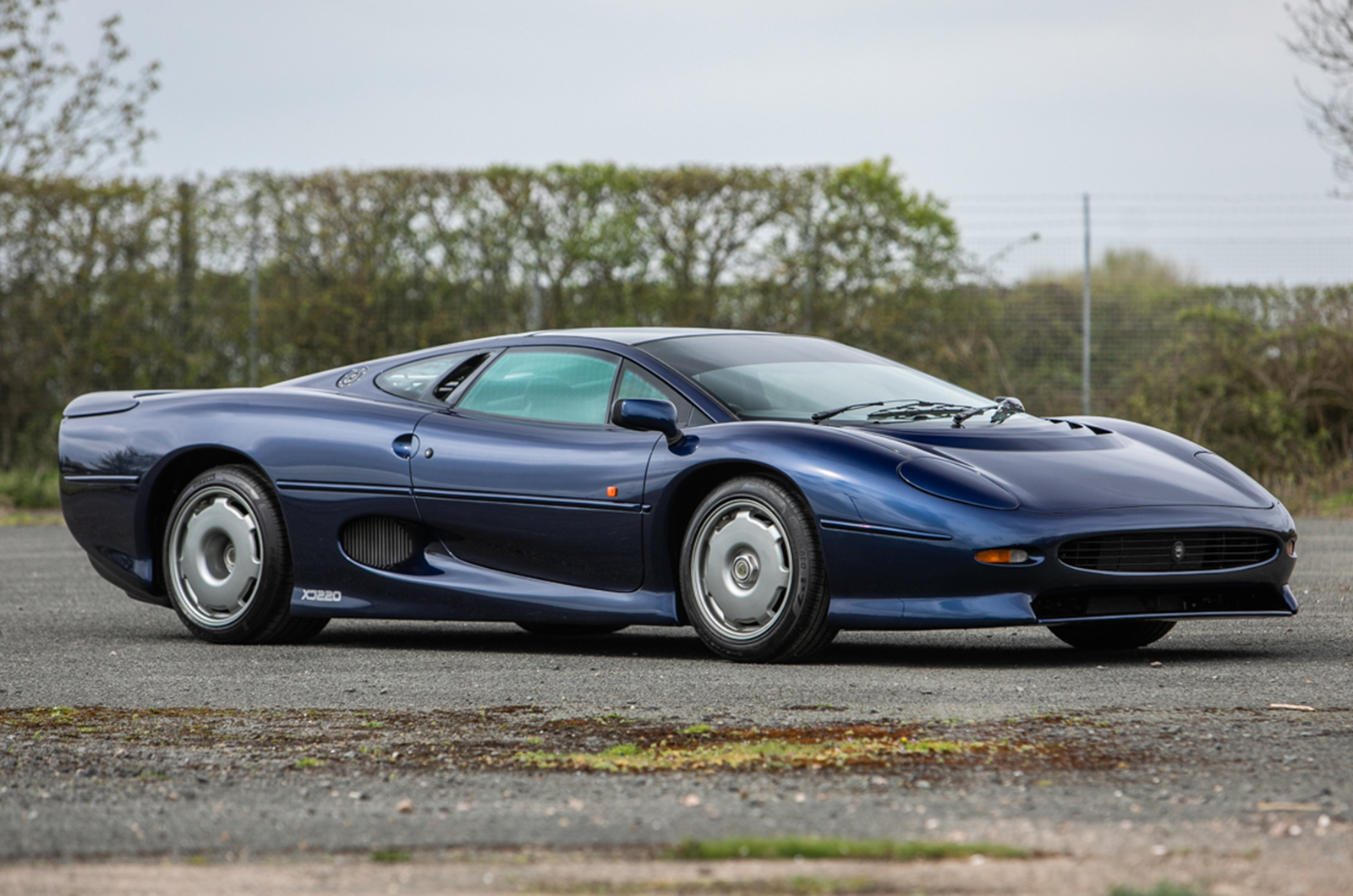 Classic & Sports Car – When did you last see two Jaguar XJ220s in one auction?