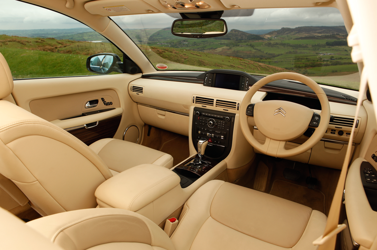 Classic & Sports Car – Celebrating the big Citroën saloon with DS, CX, XM and C6