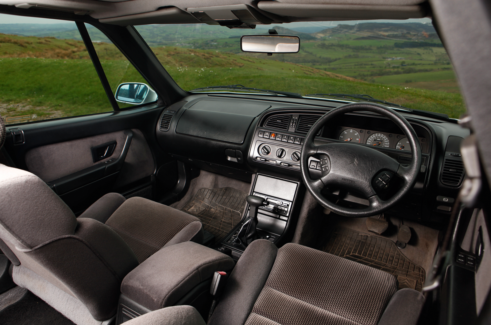 Classic & Sports Car – Celebrating the big Citroën saloon with DS, CX, XM and C6