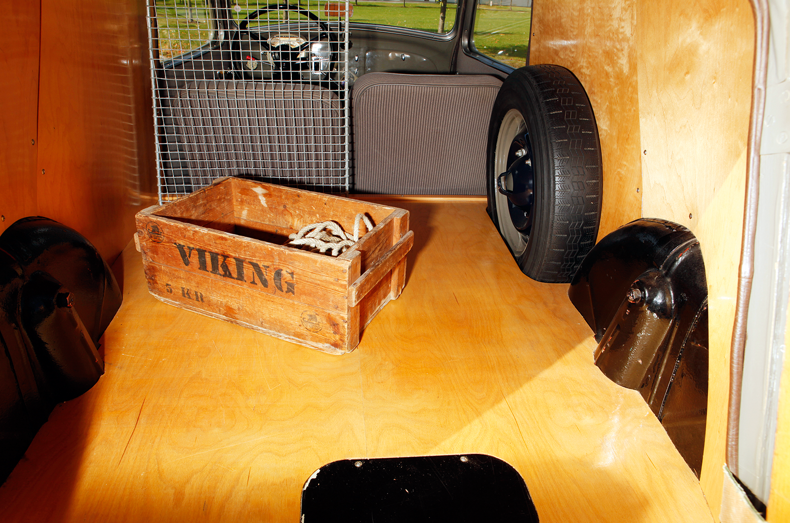 Classic & Sports Car – Citroën Traction Avant camionnette: van extraordinaire