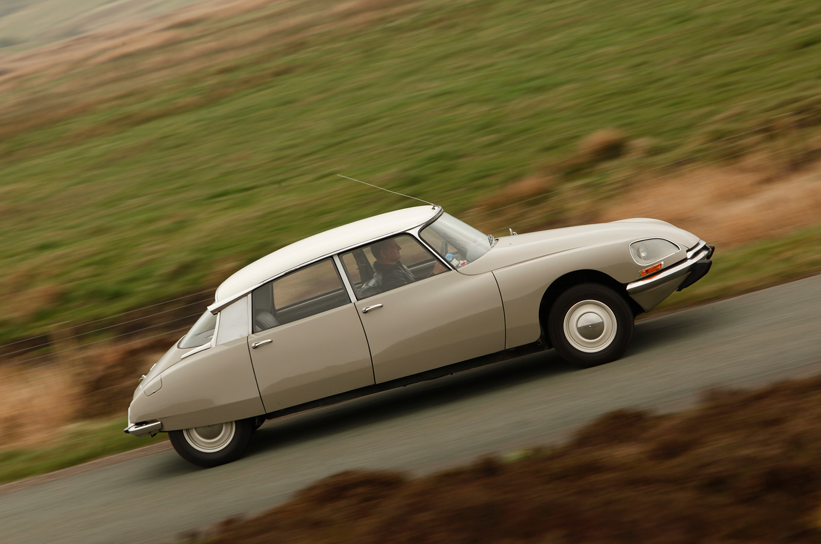 Classic & Sports Car – Celebrating the big Citroën saloon with DS, CX, XM and C6