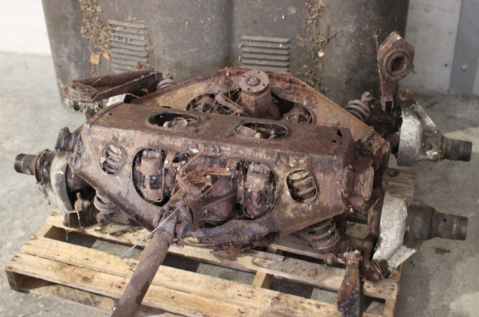 Classic & Sports Car – Epic restoration saves forest-find early E-type