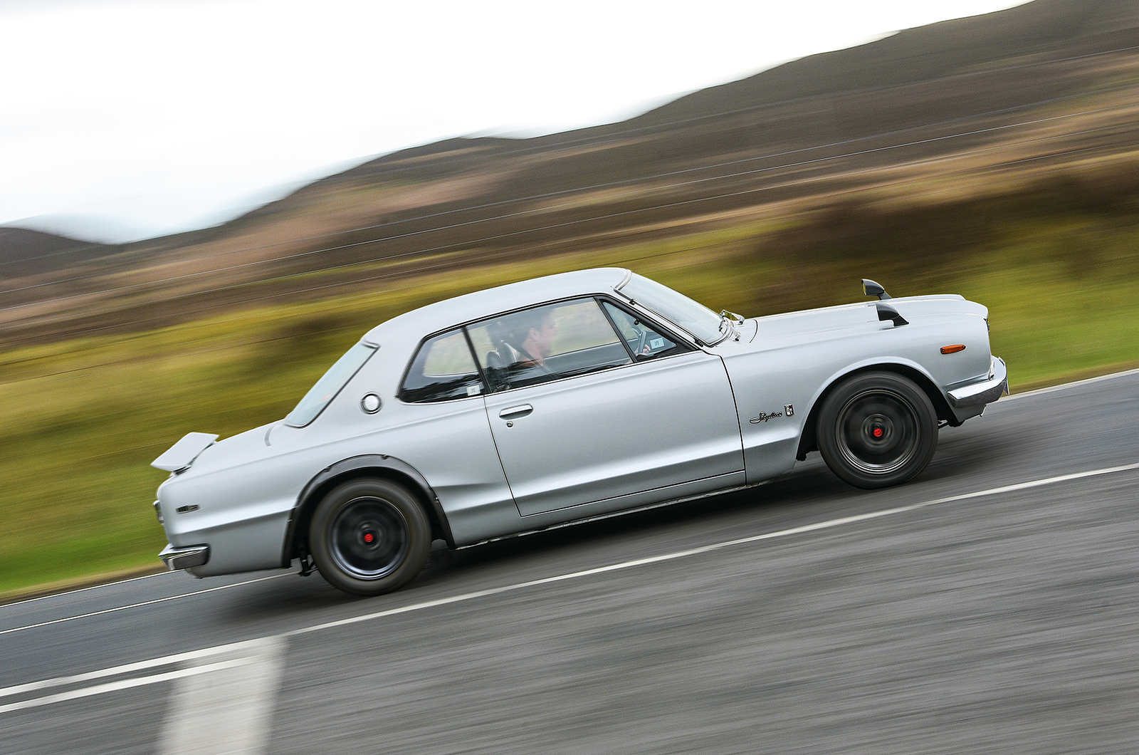 Classic & Sports Car – The sky’s the limit: Nissan Skyline R32 meets 2000GT-R