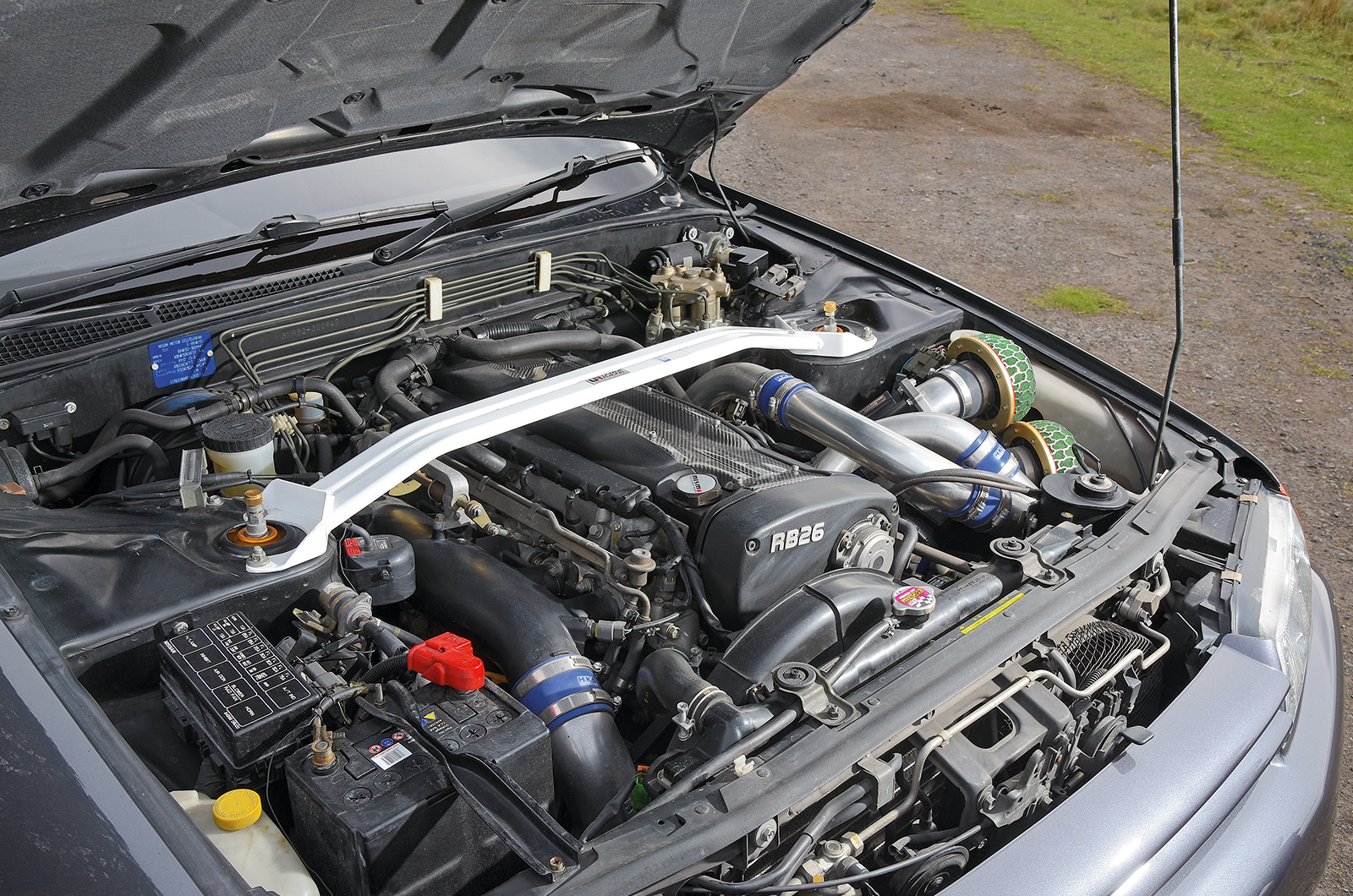 Classic & Sports Car – The sky’s the limit: Nissan Skyline R32 meets 2000GT-R