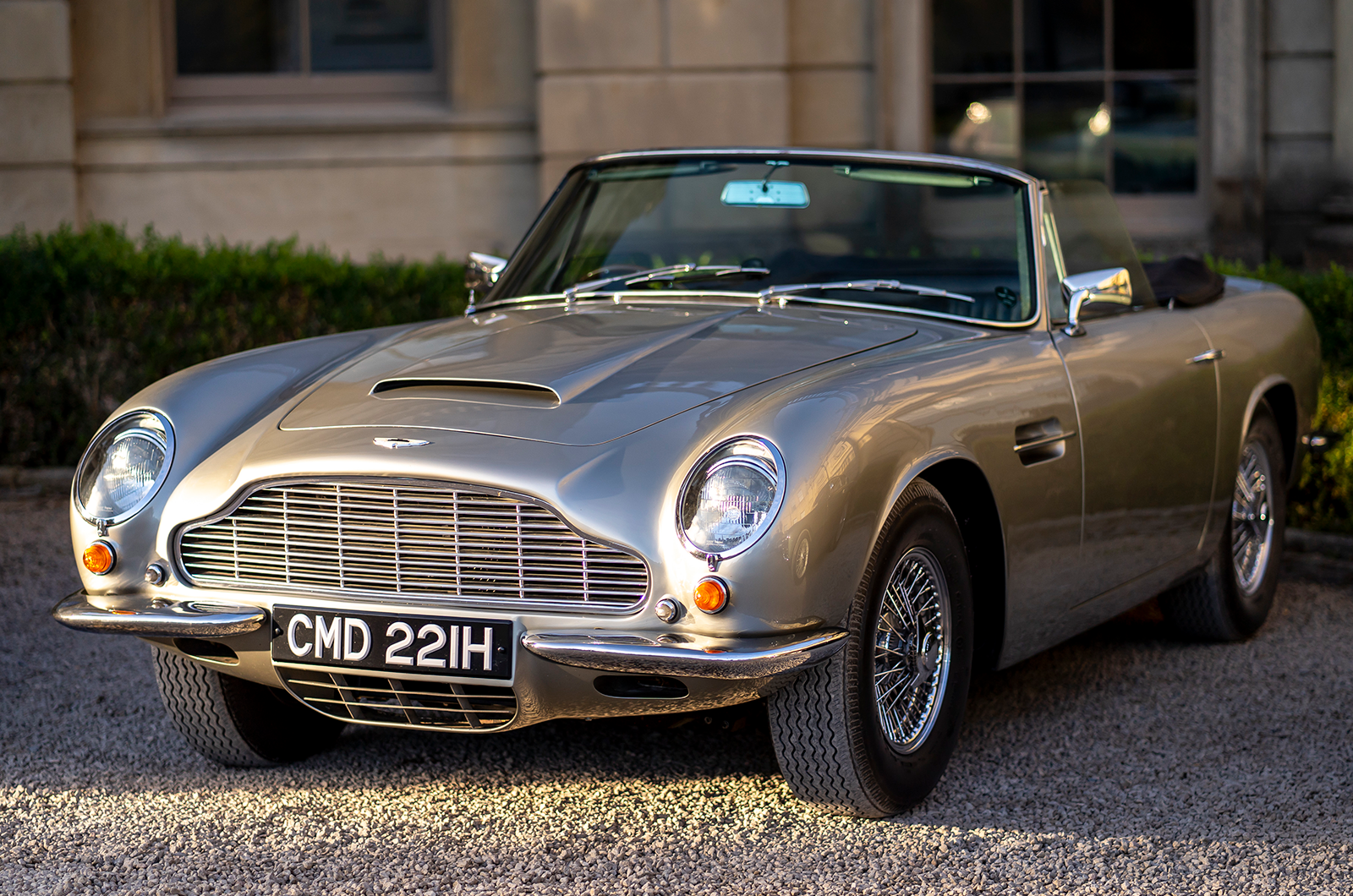 Classic & Sports Car – Aston Martin drive
