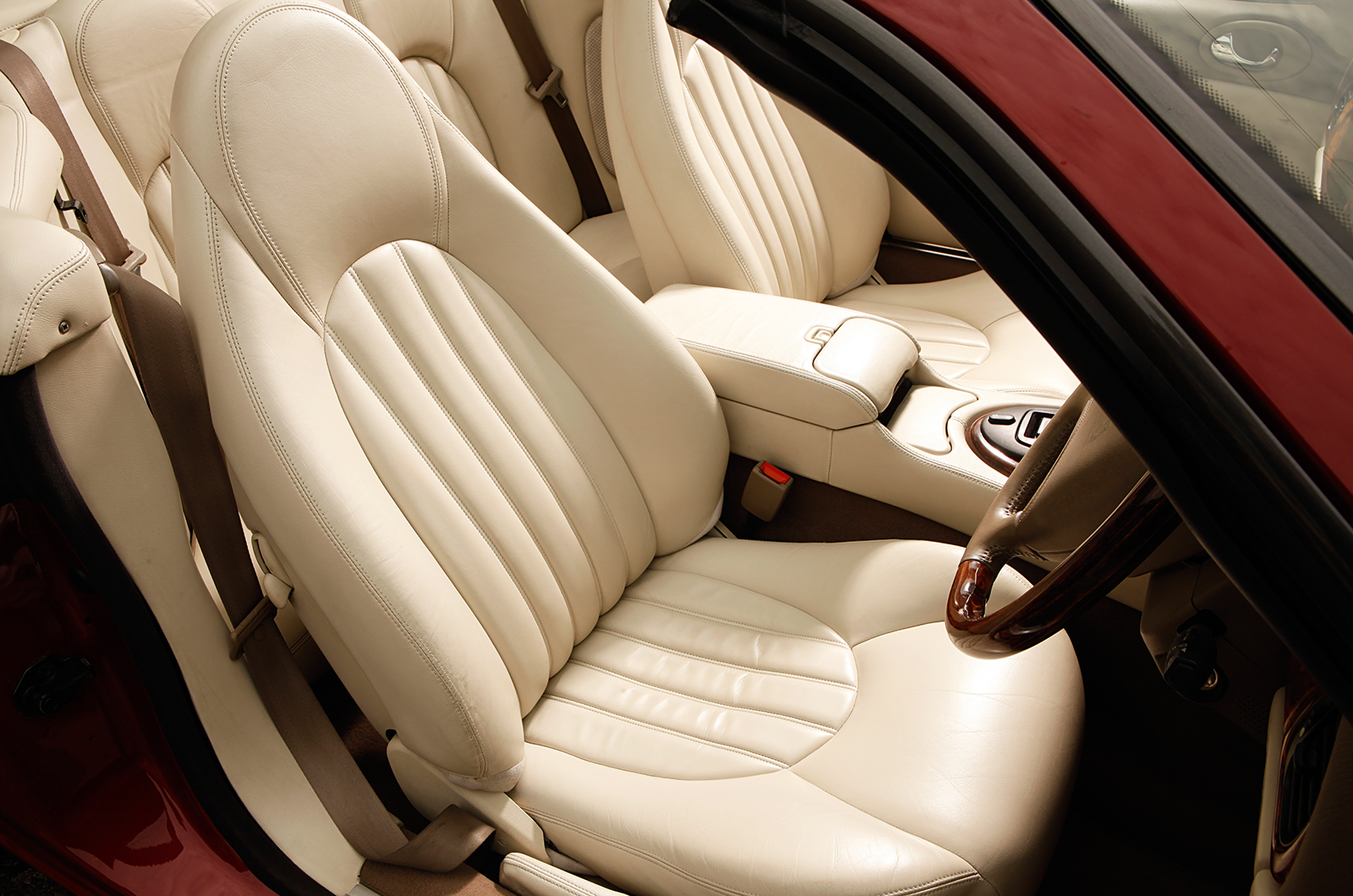 Classic & Sports Car – Jaguar XK8/XKR