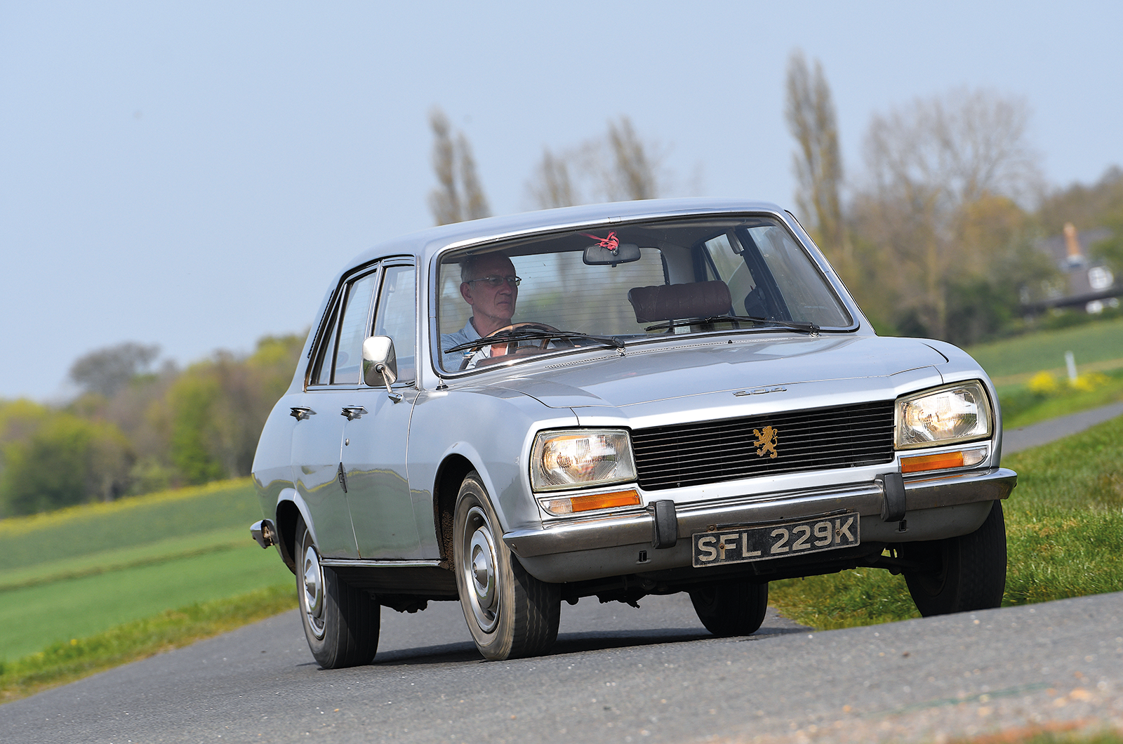 Classic & Sports Car – This is the modern world: Chrysler 2 Litre, Peugeot 504GL & Fiat 132