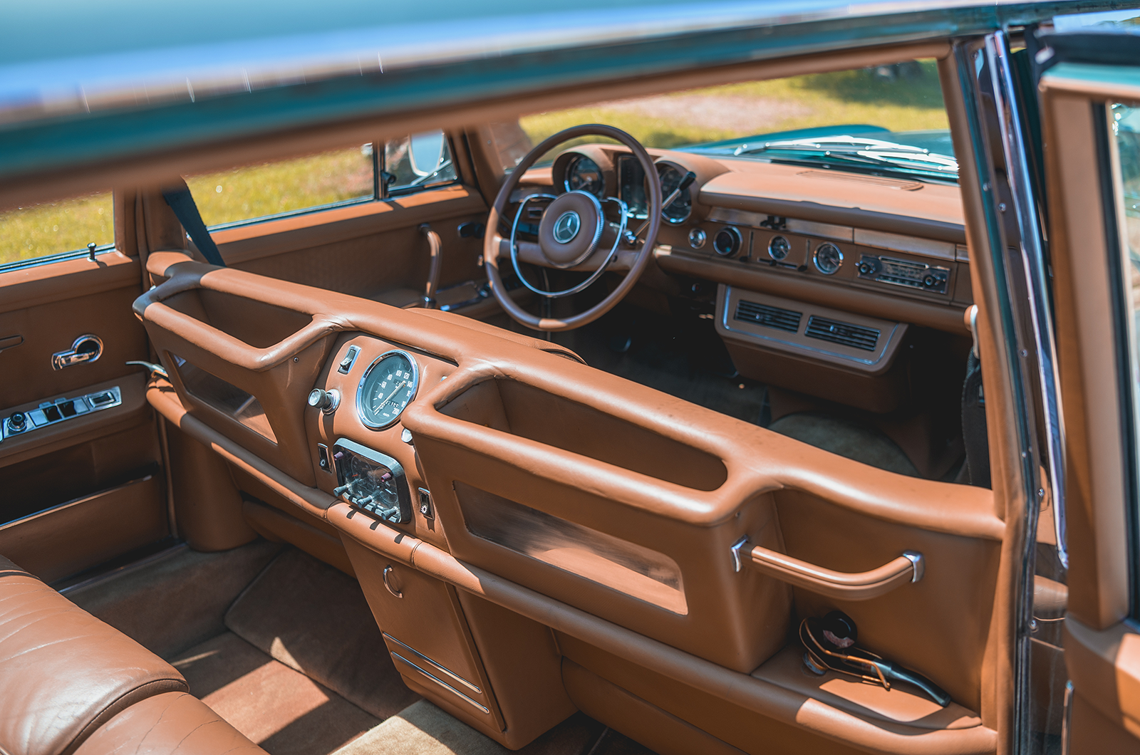 Classic & Sports Car – Blue-sky thinking: the unique glass-roofed Mercedes-Benz 600