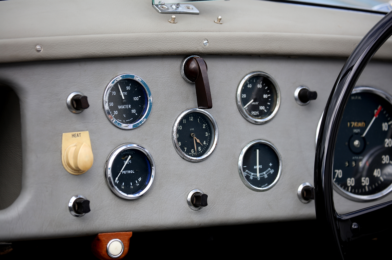 Classic & Sports Car – Aston Martin DB1: inherited beauty