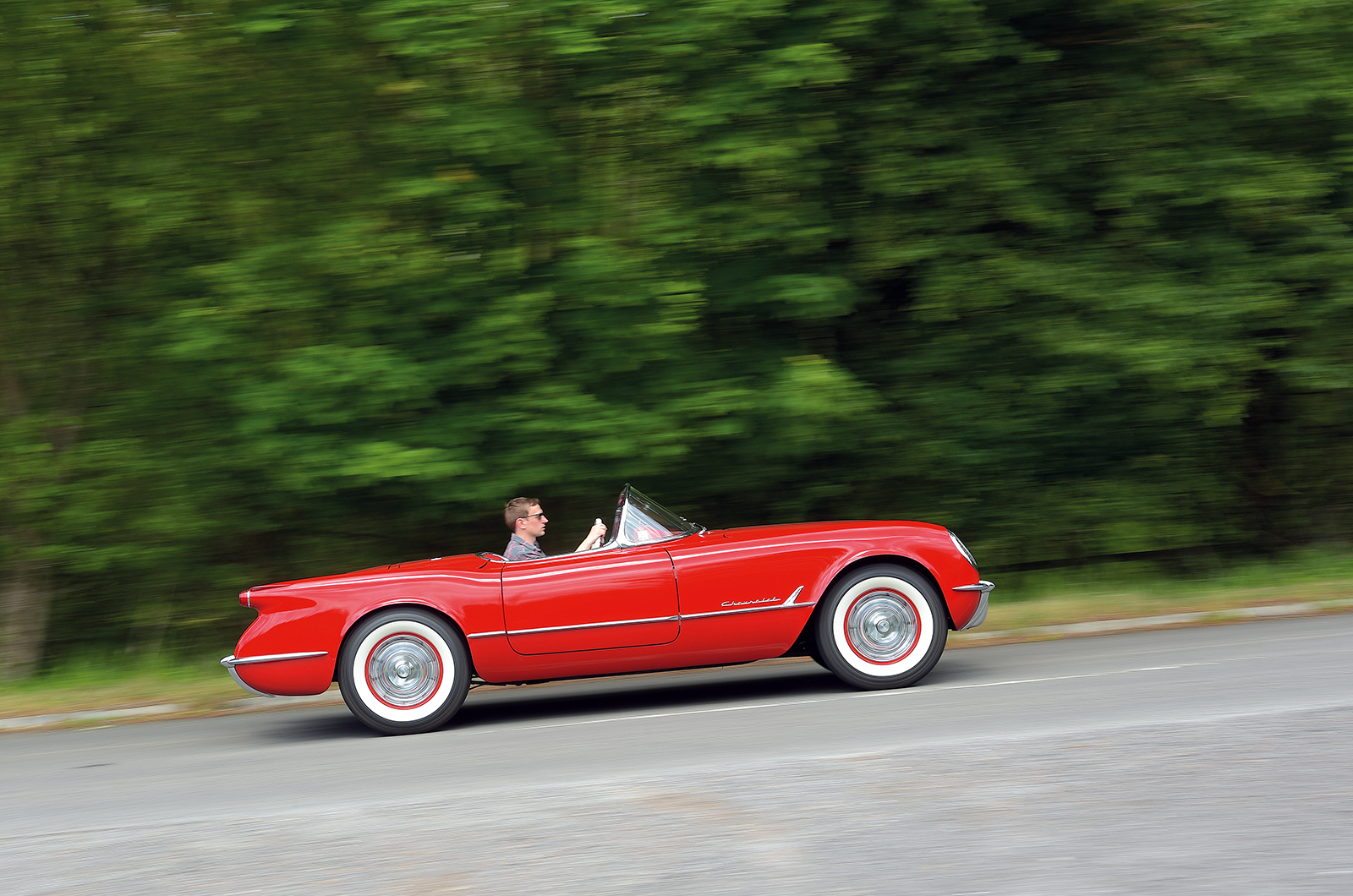 Classic & Sports Car – Mercedes-Benz 190SL vs Chevrolet Corvette C1