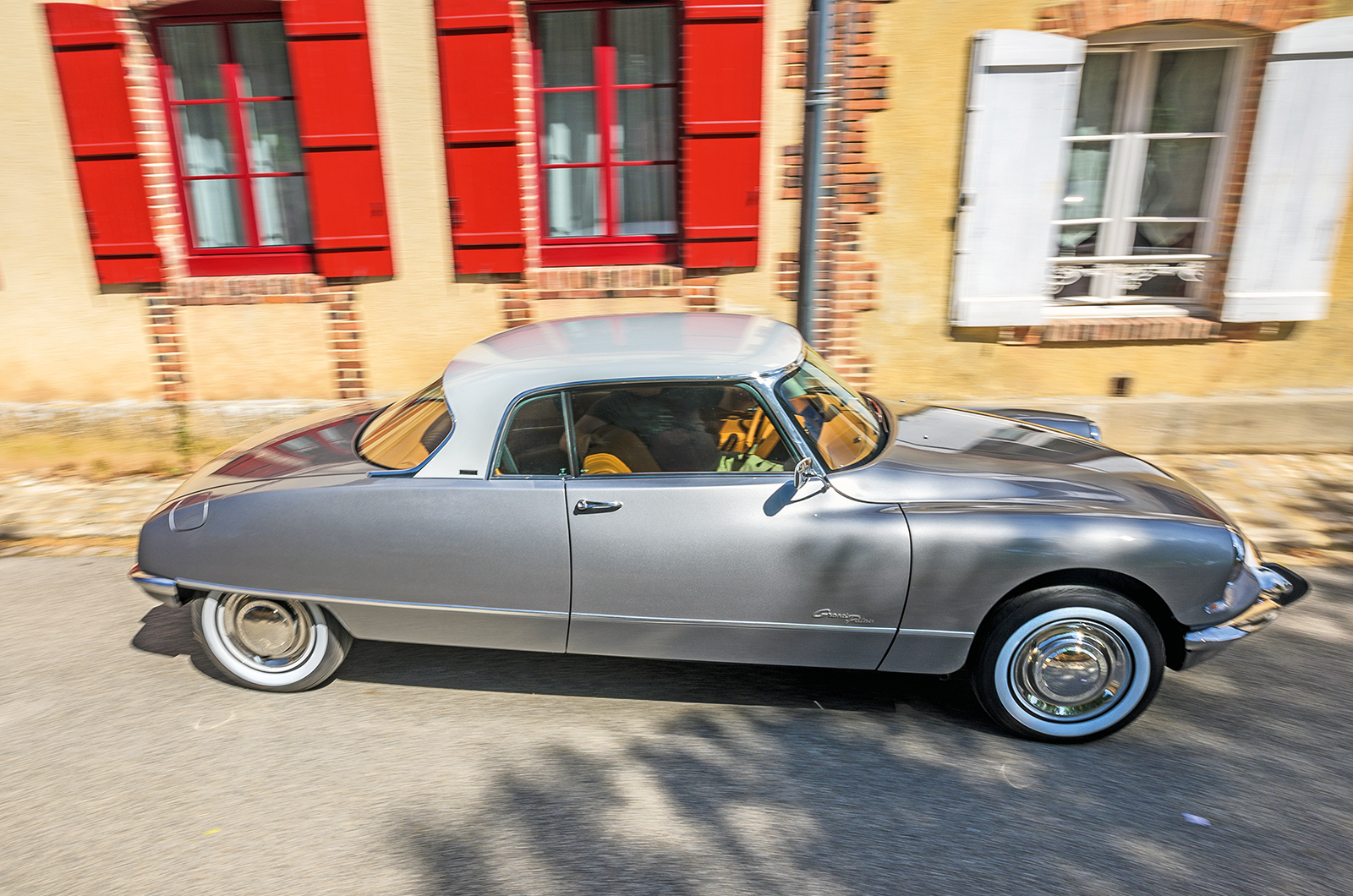 Classic & Sports Car – Grand Palais: the DS coupé Citroën should have made