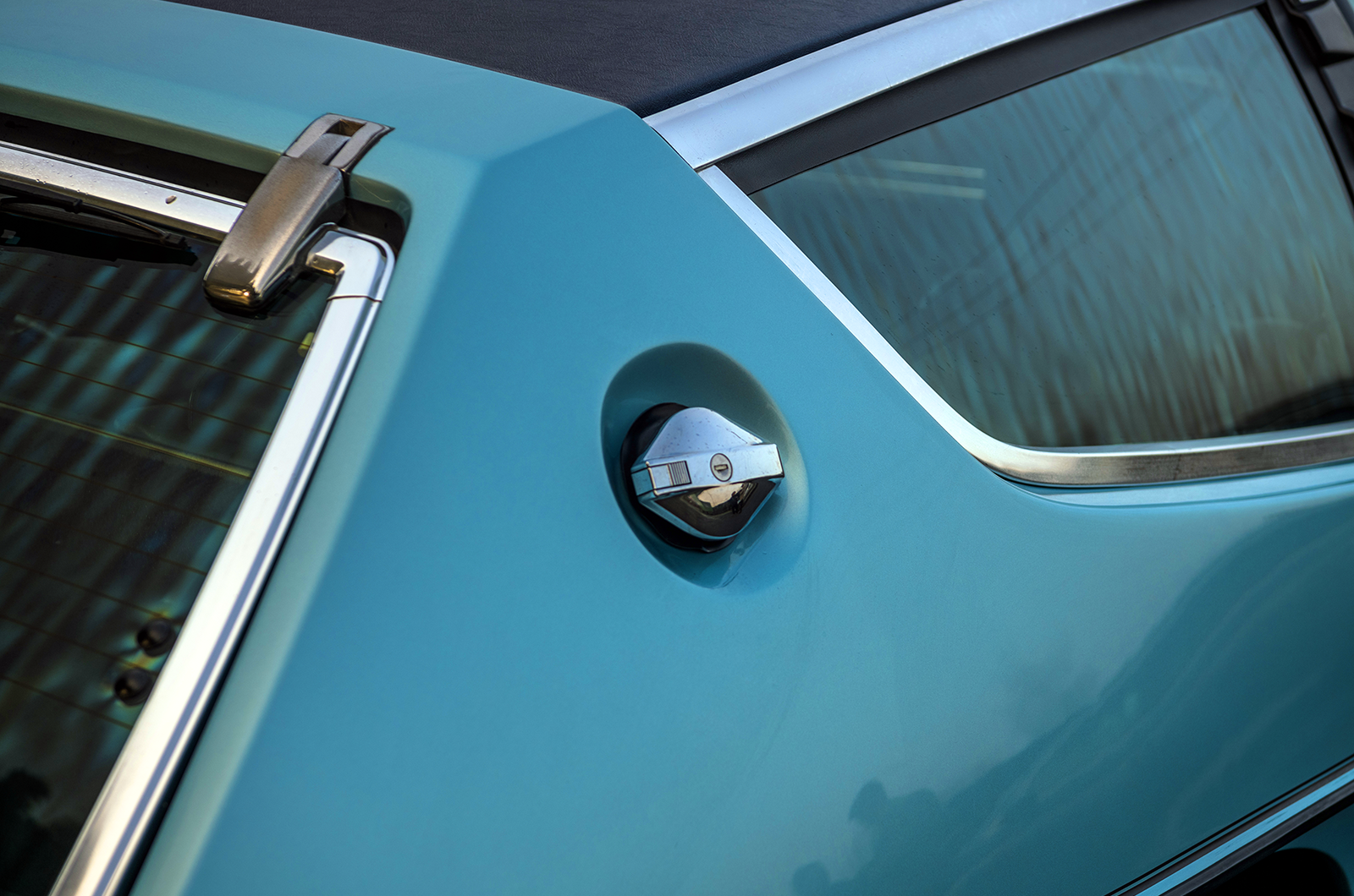 Classic & Sports Car – Jaguar XJ-S vs Lotus Elite: New order grand tourers