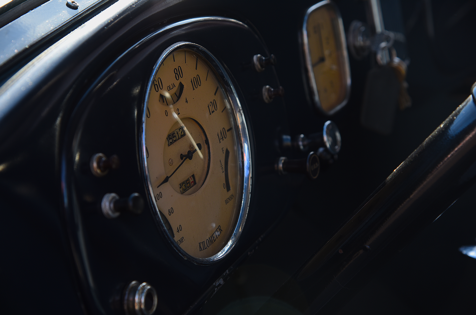 Classic & Sports Car – Chrysler Airflow vs Volvo Carioca: Streamlined sensations