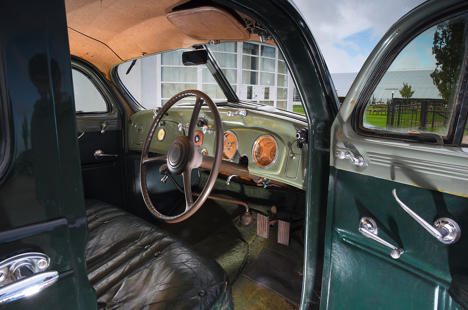 Classic & Sports Car – Chrysler Airflow vs Volvo Carioca: Streamlined sensations