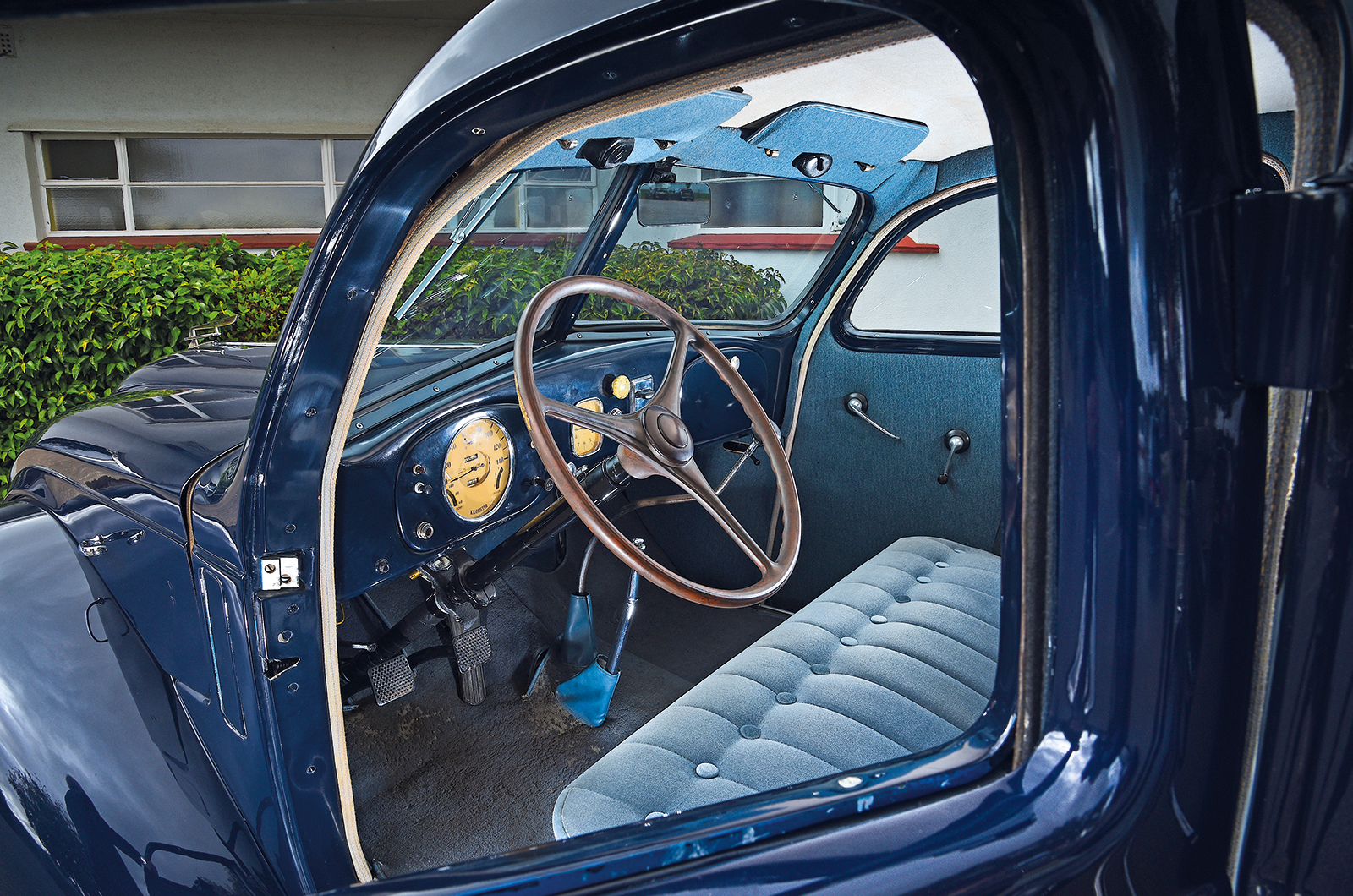 Classic & Sports Car – Chrysler Airflow vs Volvo Carioca: Streamlined sensations