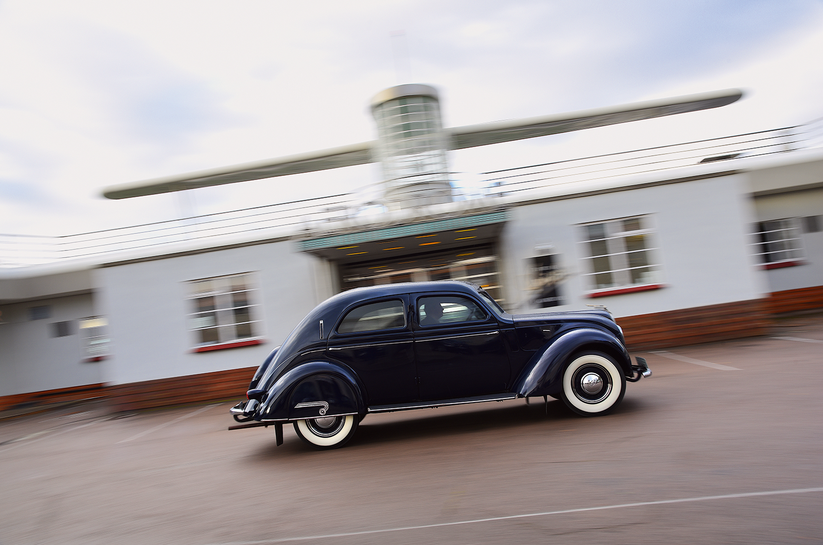 Classic & Sports Car – Chrysler Airflow vs Volvo Carioca: Streamlined sensations