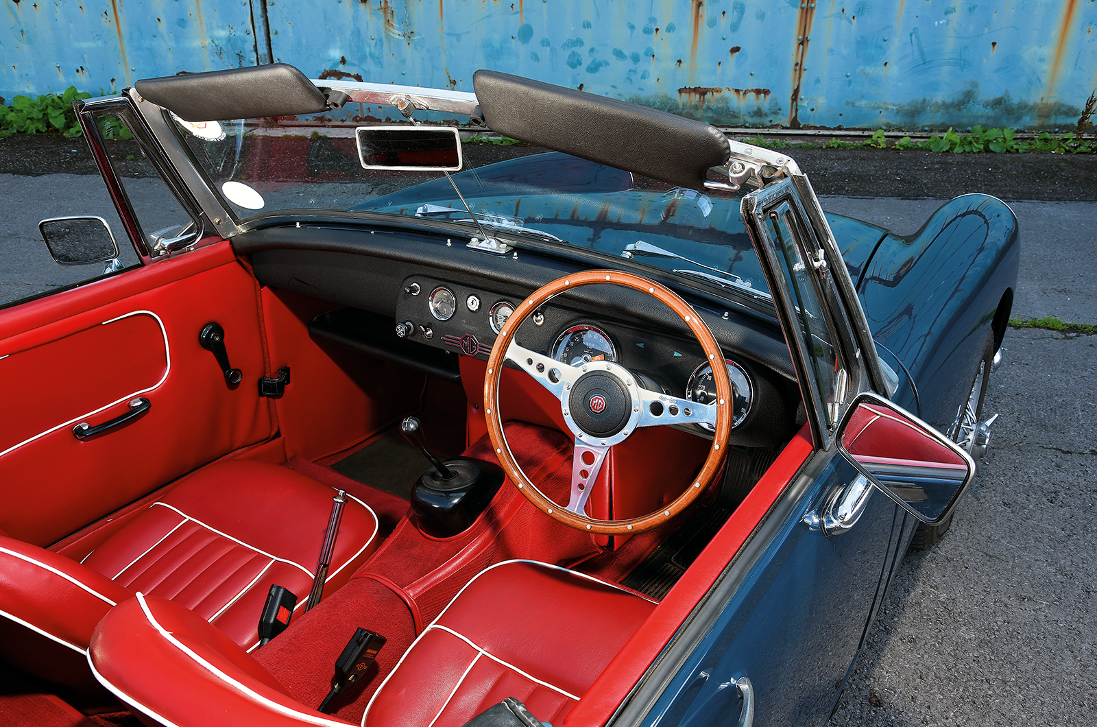 Classic & Sports Car – Baby classic sports cars do battle: Honda S800 Sport vs Fiat 850 Sport Spider vs MG Midget