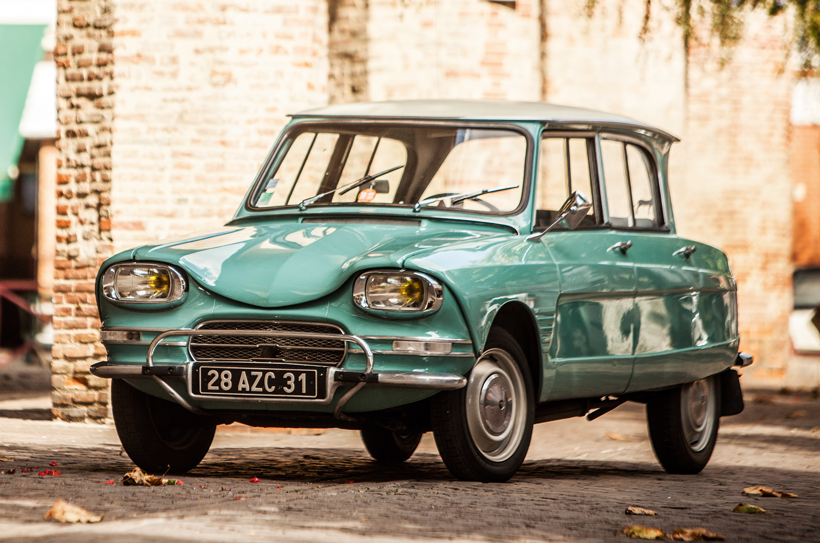 Classic & Sports Car – Citroën Ami 6: baroque and roll