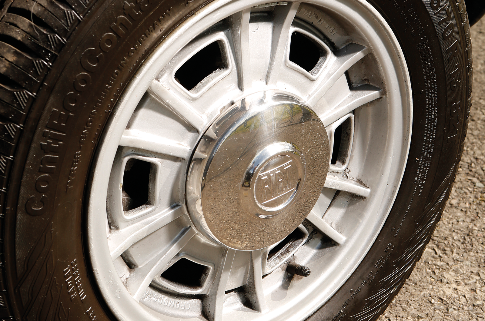 Classic & Sports Car – Drop-top darlings: Fiat 124 vs Alfa Romeo Spider