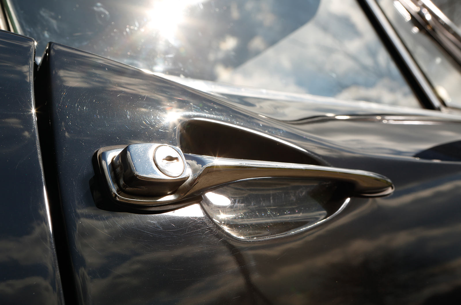 Classic & Sports Car – Drop-top darlings: Fiat 124 vs Alfa Romeo Spider