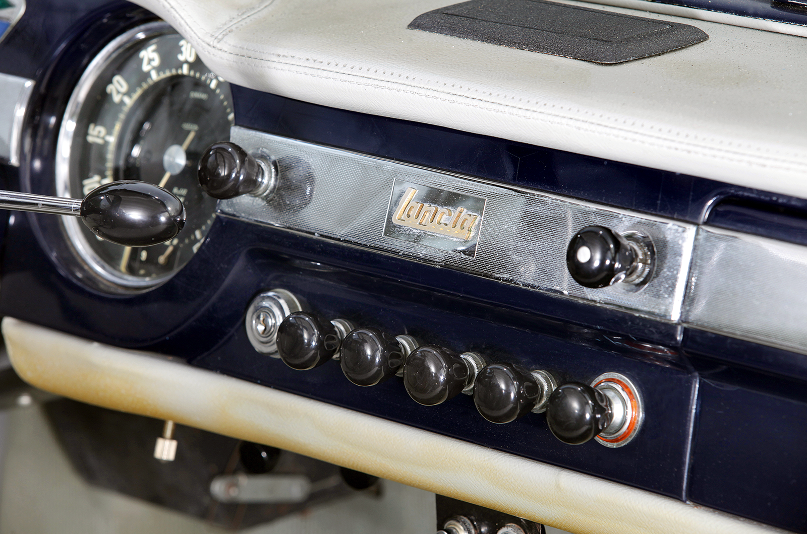 Classic & Sports Car – Engineered for excellence: Lancia Flaminia vs Mercedes-Benz 300SE