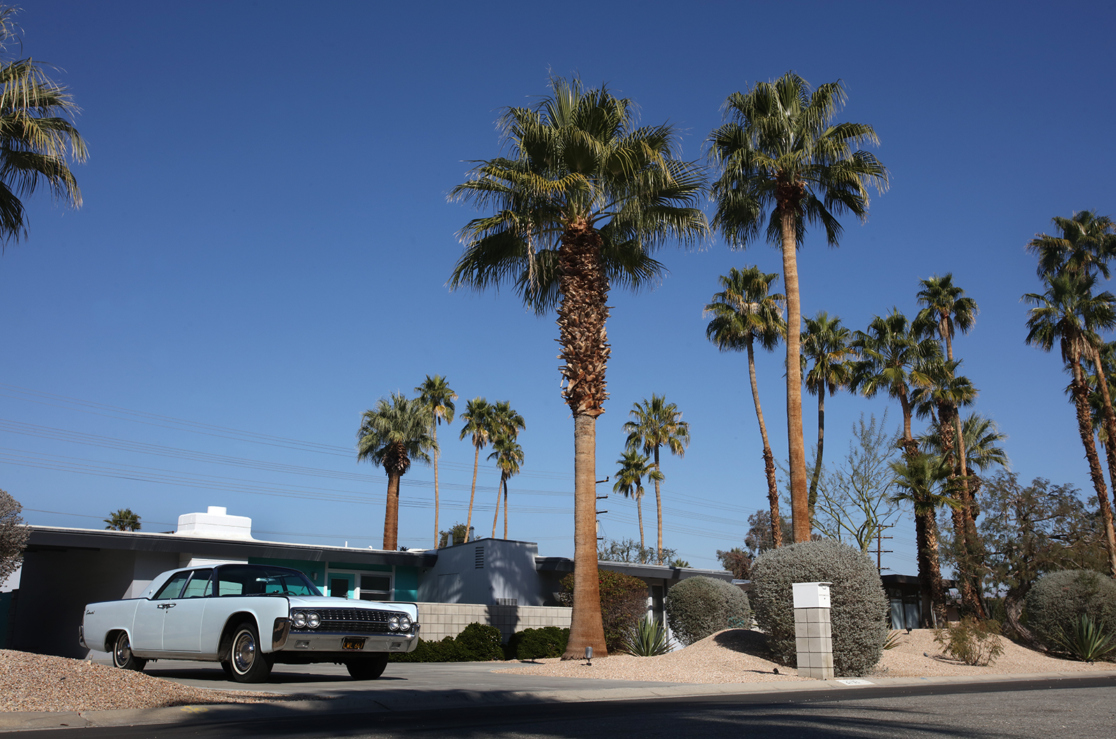 Classic & Sports Car – Continental shift: driving the Lincoln Continental