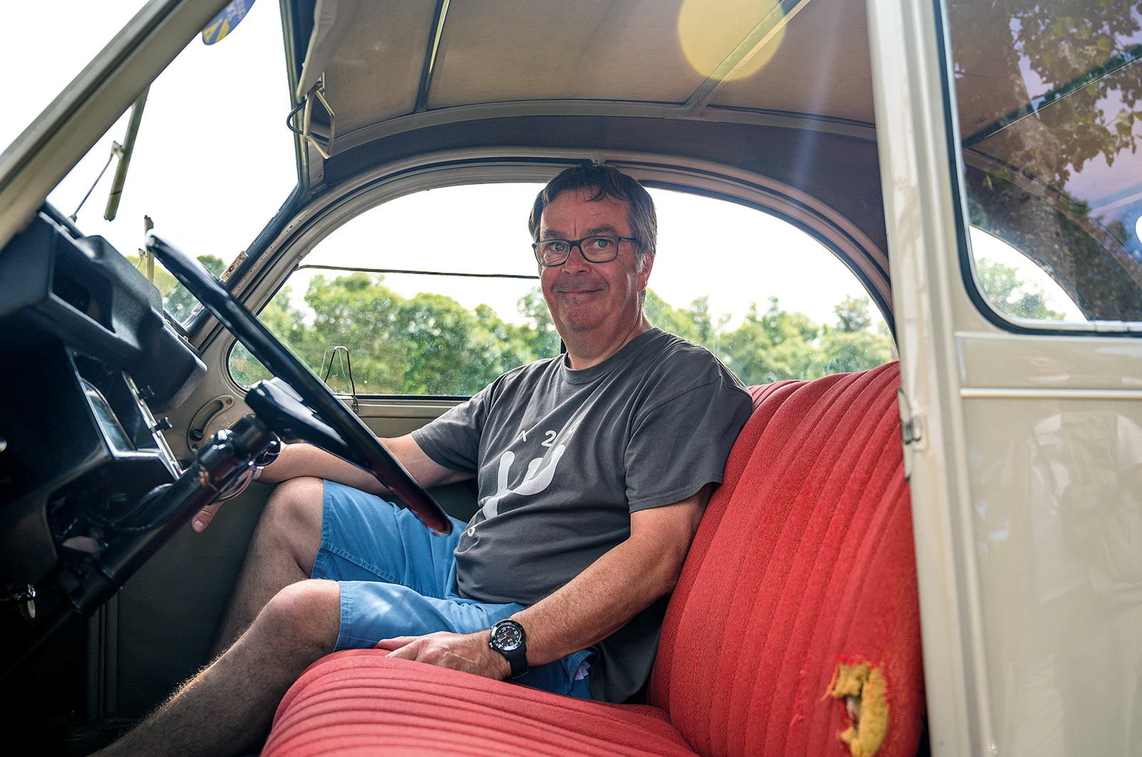 Classic & Sports Car – Meet the luxury Citroën 2CV