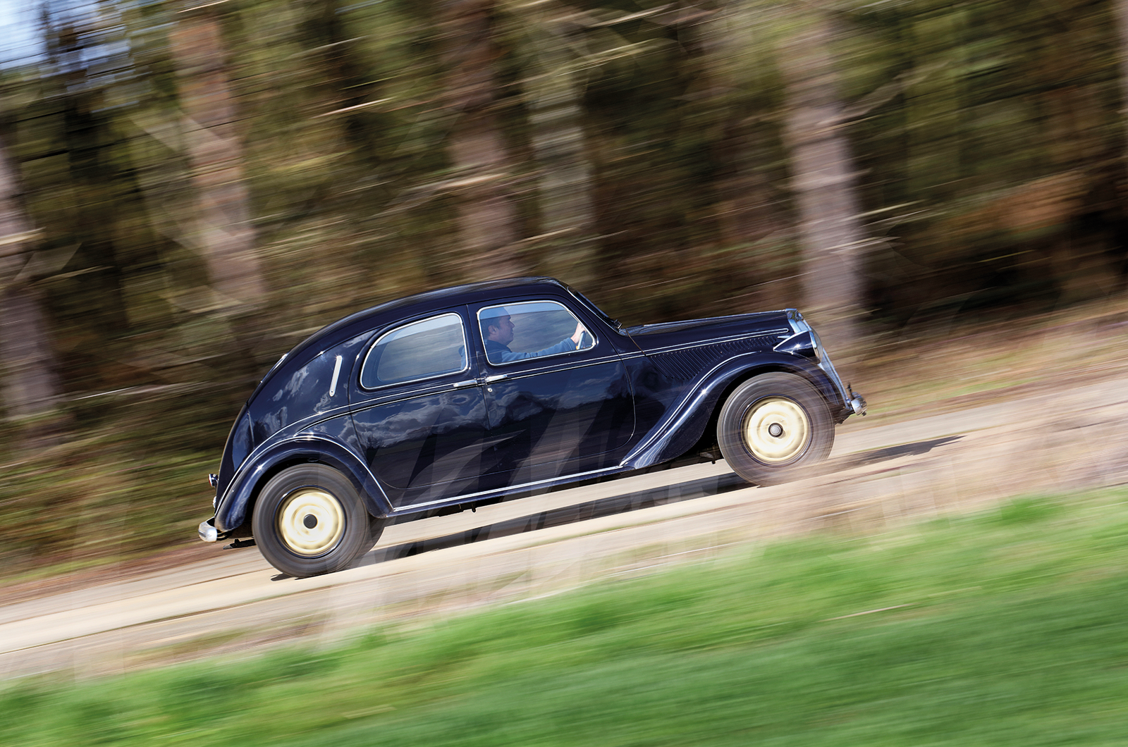 Classic & Sports Car – Going with the flow: Lancia Aprilia vs Jowett Javelin