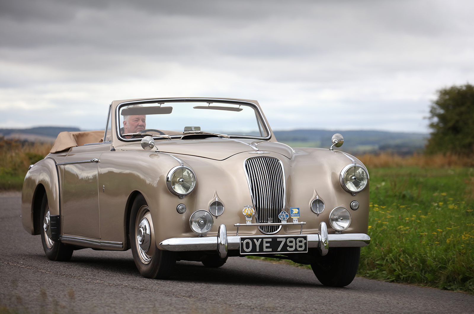 Classic & Sports Car – From the past with presence: Bristol 405 vs Lagonda 3 Litre