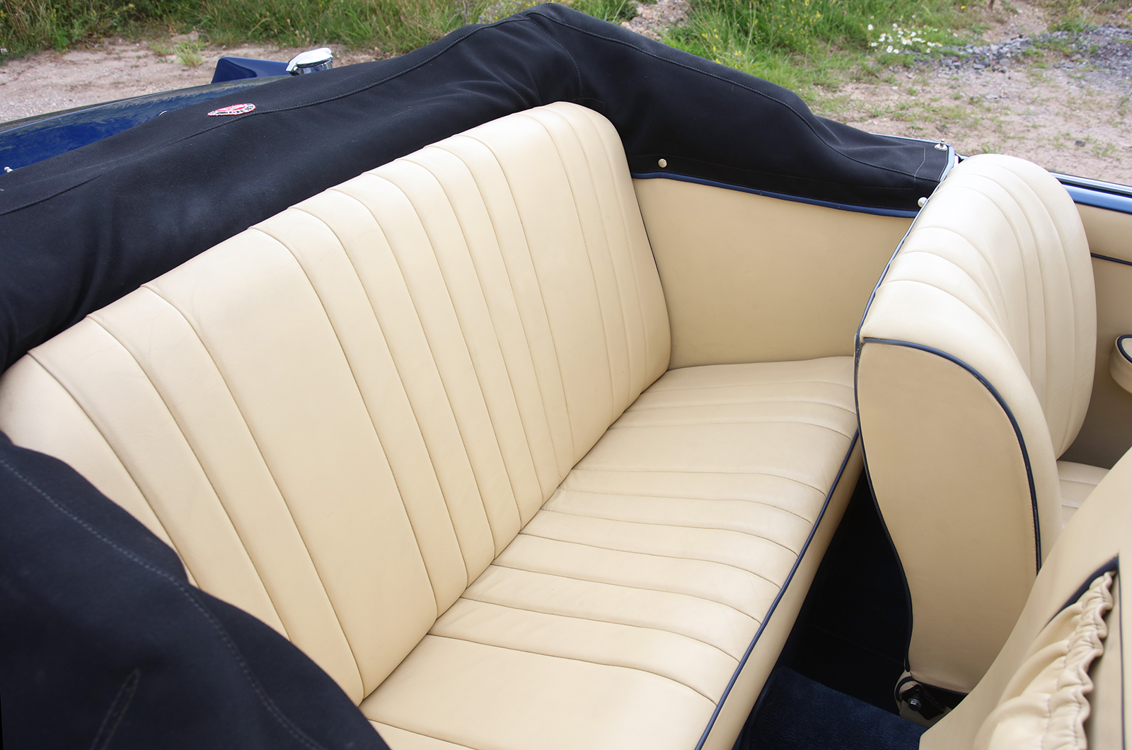 Classic & Sports Car – From the past with presence: Bristol 405 vs Lagonda 3 Litre