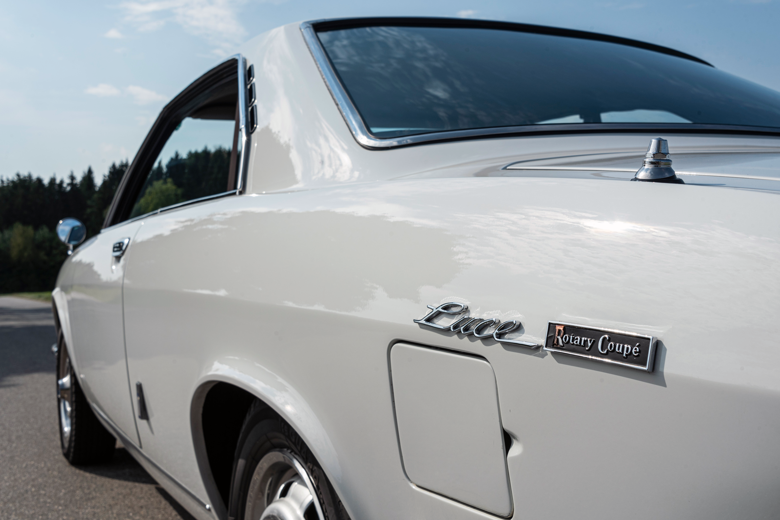 Classic & Sports Car – Quiet revolutionary: Mazda R130 Luce