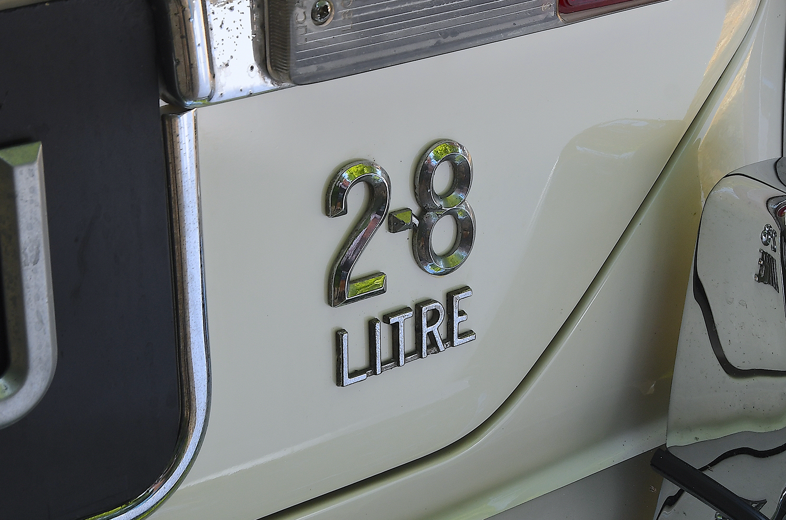 Classic & Sports Car – Executive elegance: Volvo 164 vs Daimler Sovereign 2.8