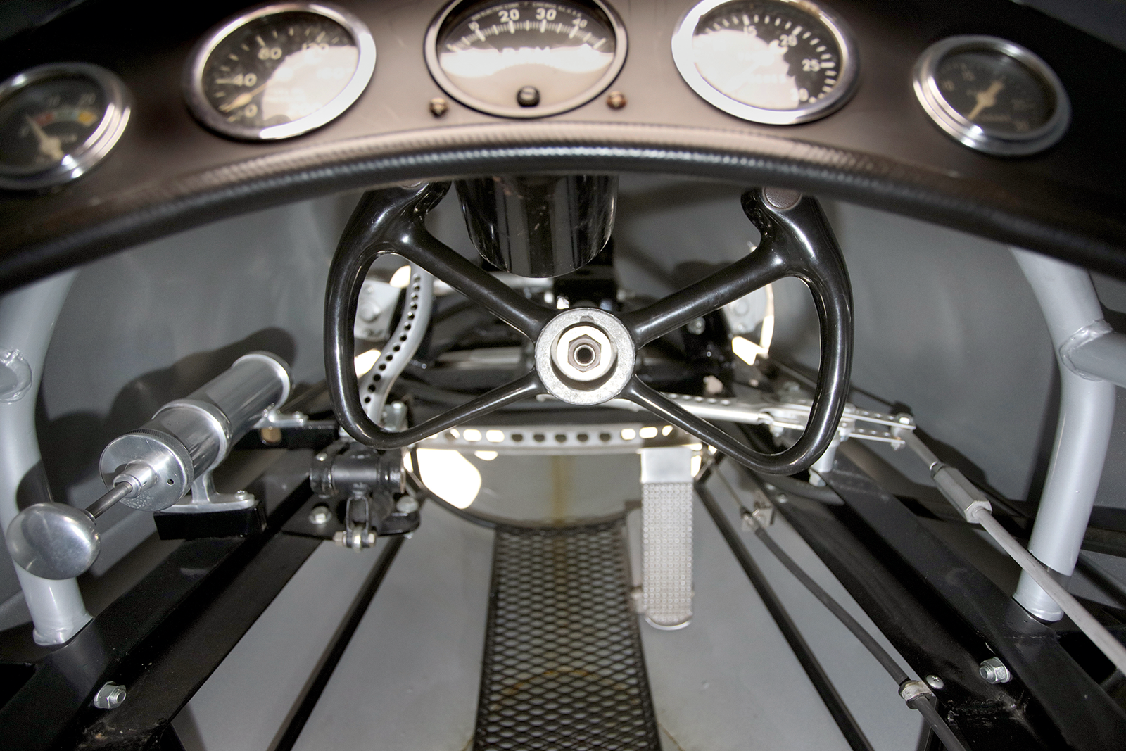 Classic & Sports Car – Meeting Alex Xydias and the iconic So-Cal Belly Tank Lakester