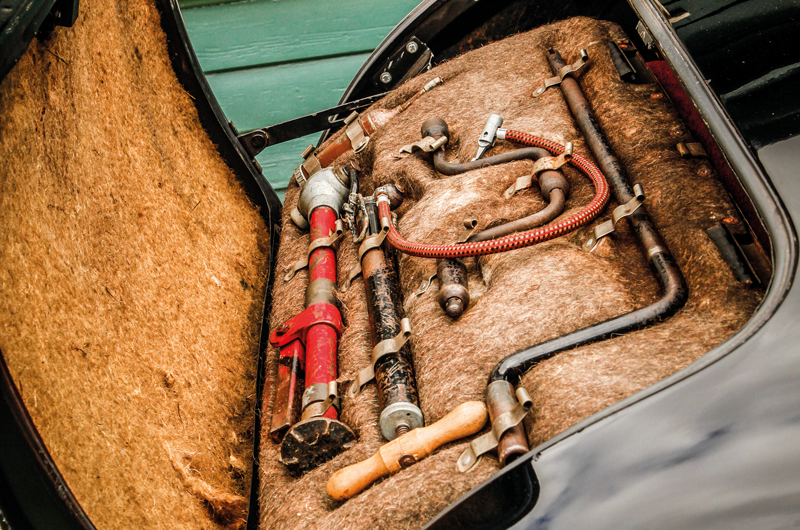 Classic & Sports Car – A touch of class: Sunbeam MkIII vs Singer Hunter