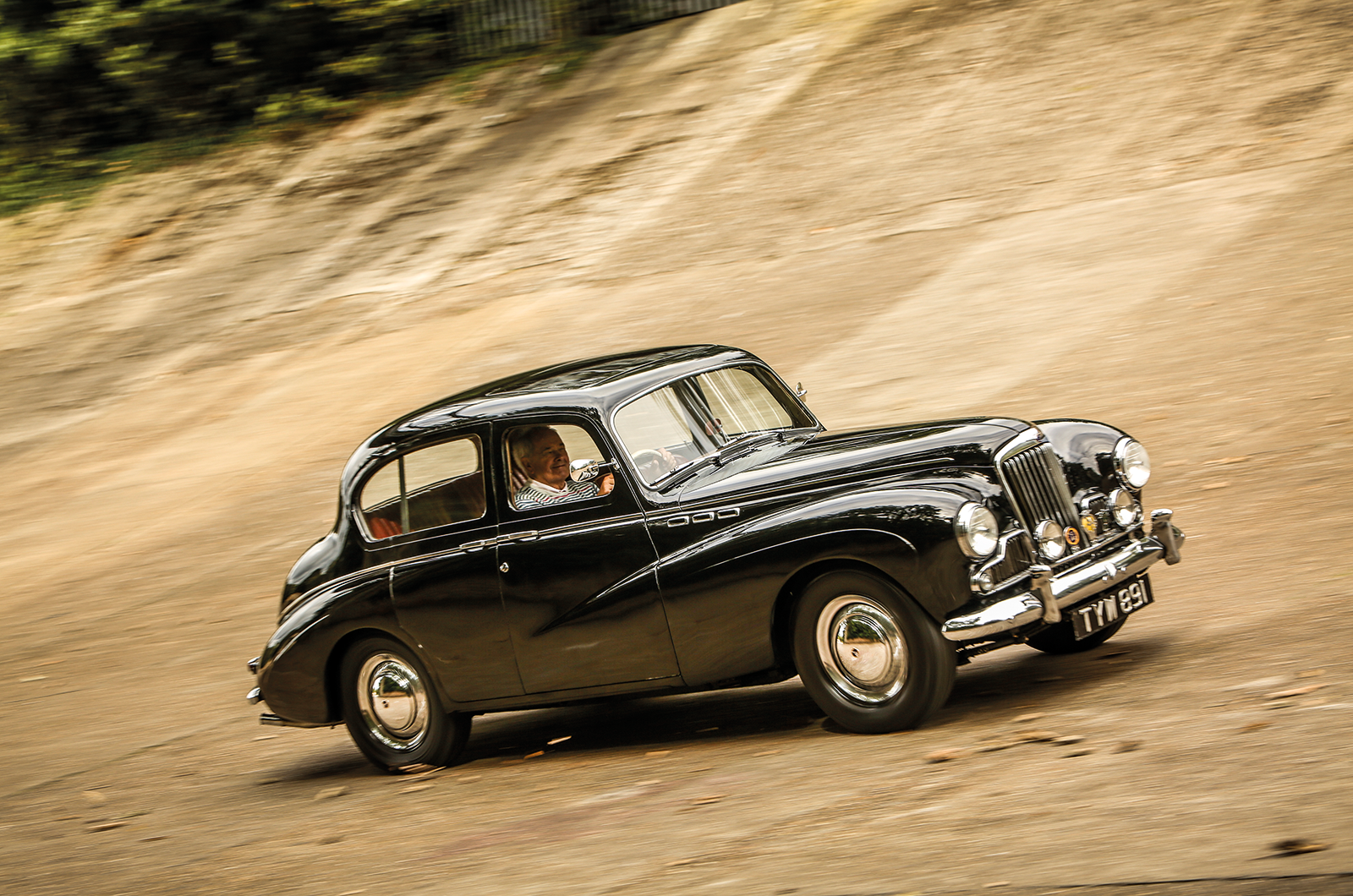 Classic & Sports Car – A touch of class: Sunbeam MkIII vs Singer Hunter