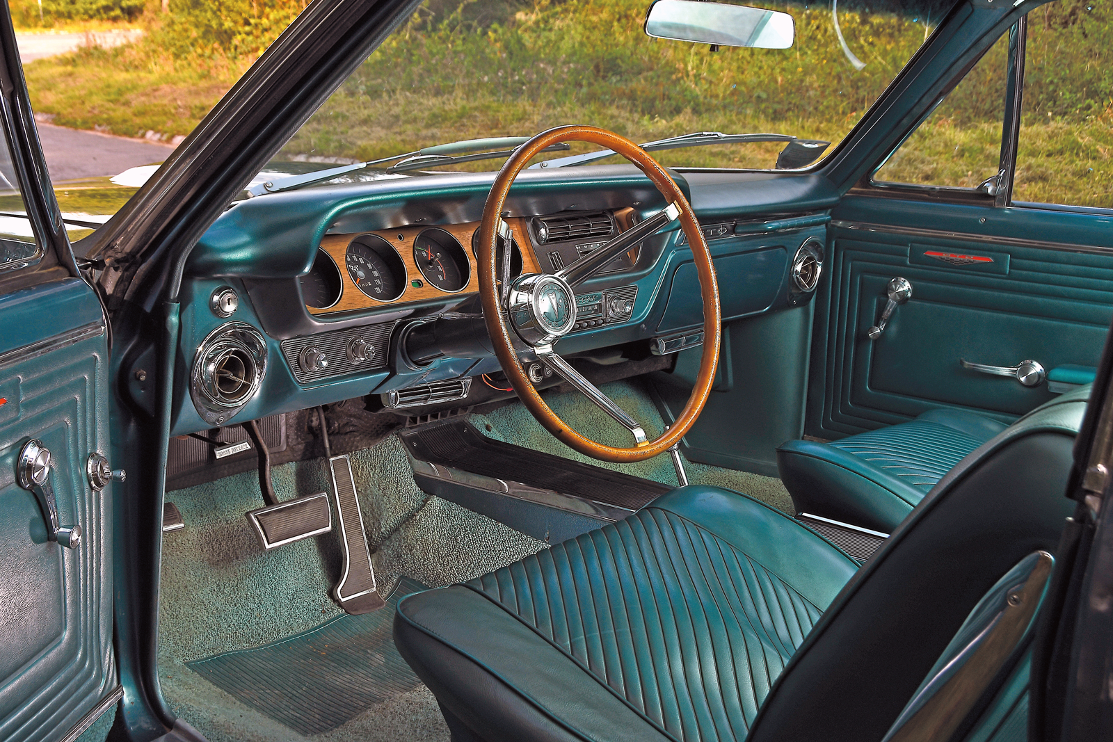 Classic & Sports Car – Pacific reunion: Nissan Skyline GT-R vs Pontiac Tempest Le Mans GTO