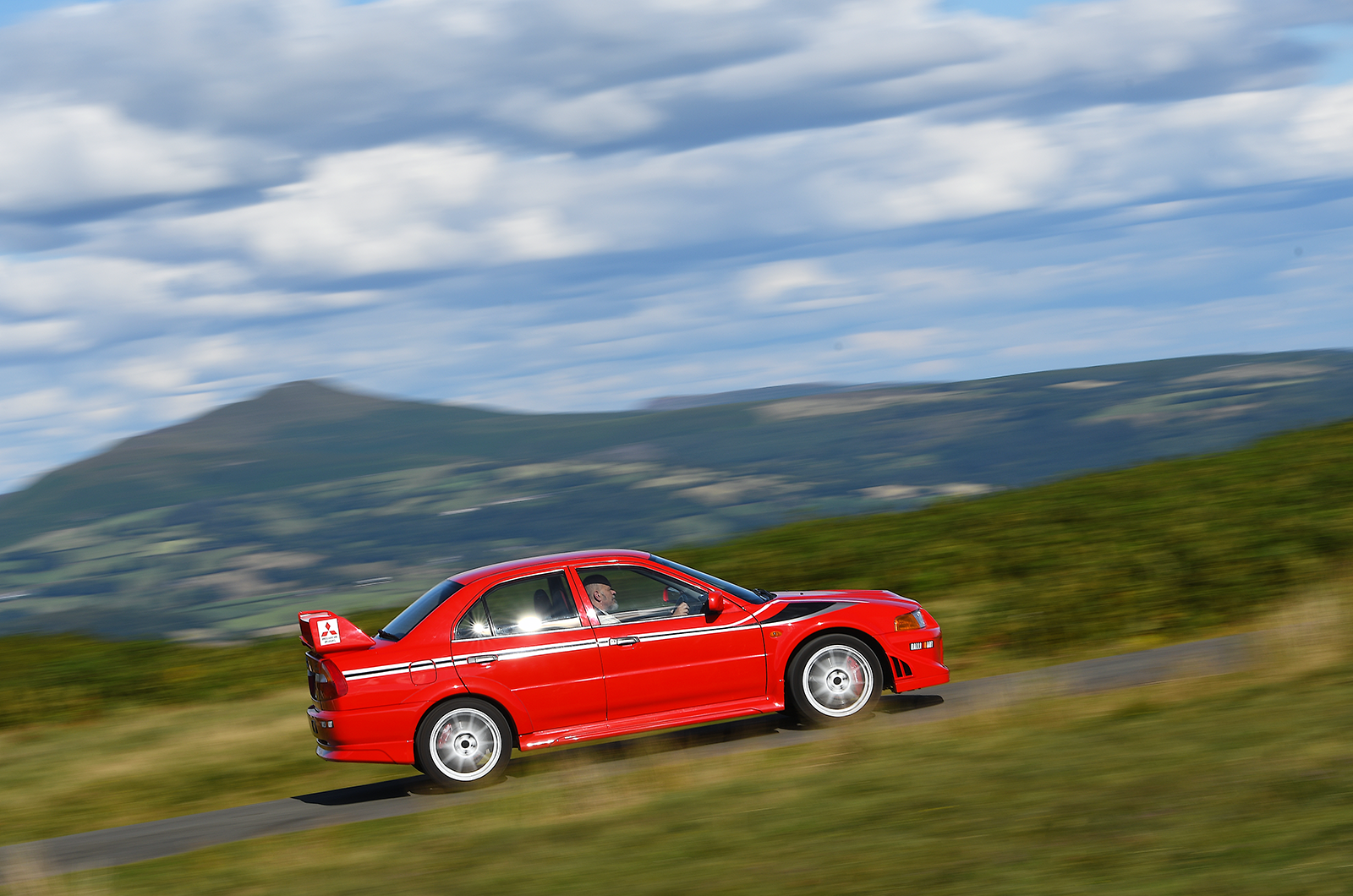 Classic & Sports Car – Signing off in style: Mitsubishi Lancer Evolution VI vs Evolution X