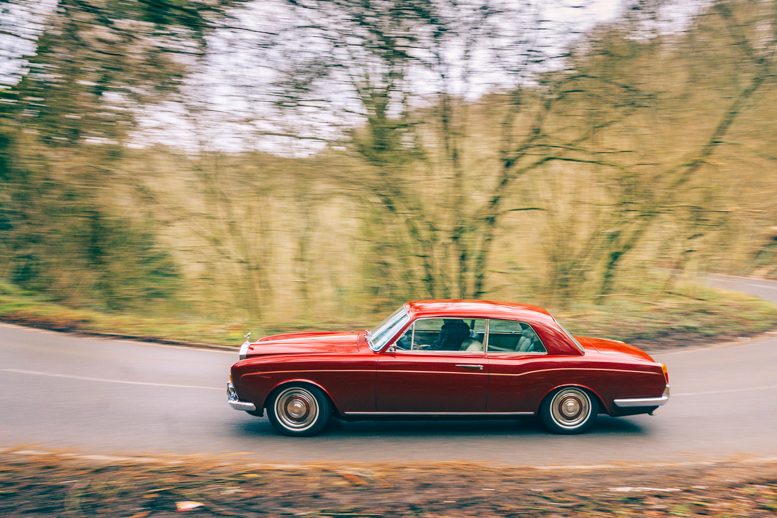 Classic & Sports Car – Glamour models: Mercedes-Benz 280SE 3.5 Coupé vs Rolls-Royce Silver Shadow MPW