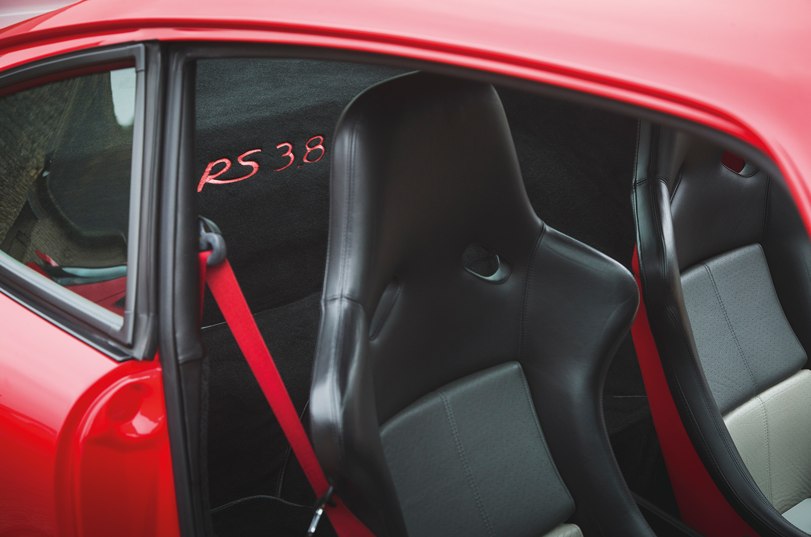 Classic & Sports Car – Porsche dream machines: 911 RS 3.8 vs 928 GTS