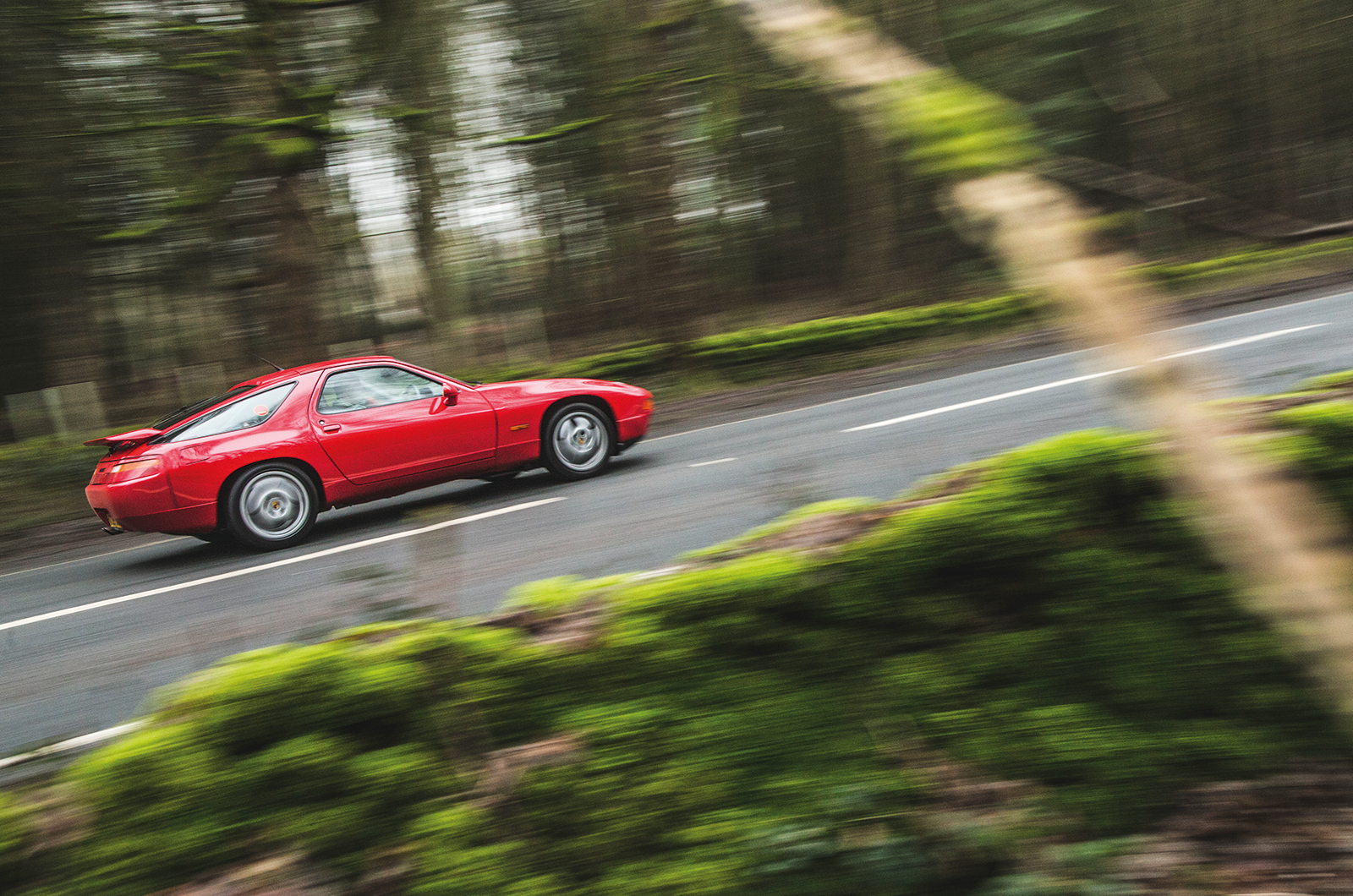 Classic & Sports Car – Porsche dream machines: 911 RS 3.8 vs 928 GTS